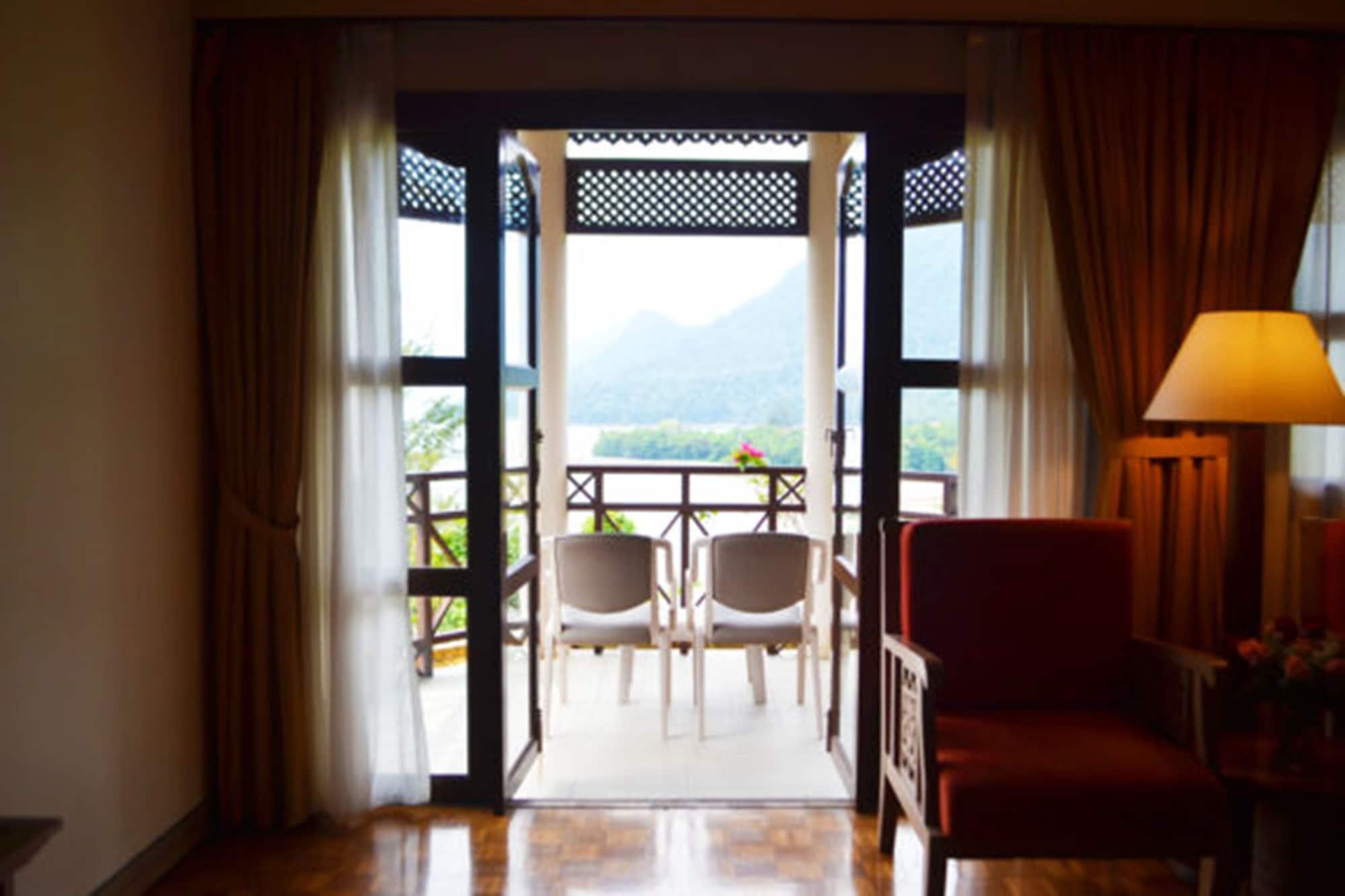 Damai Beach Resort Kuching Exterior photo