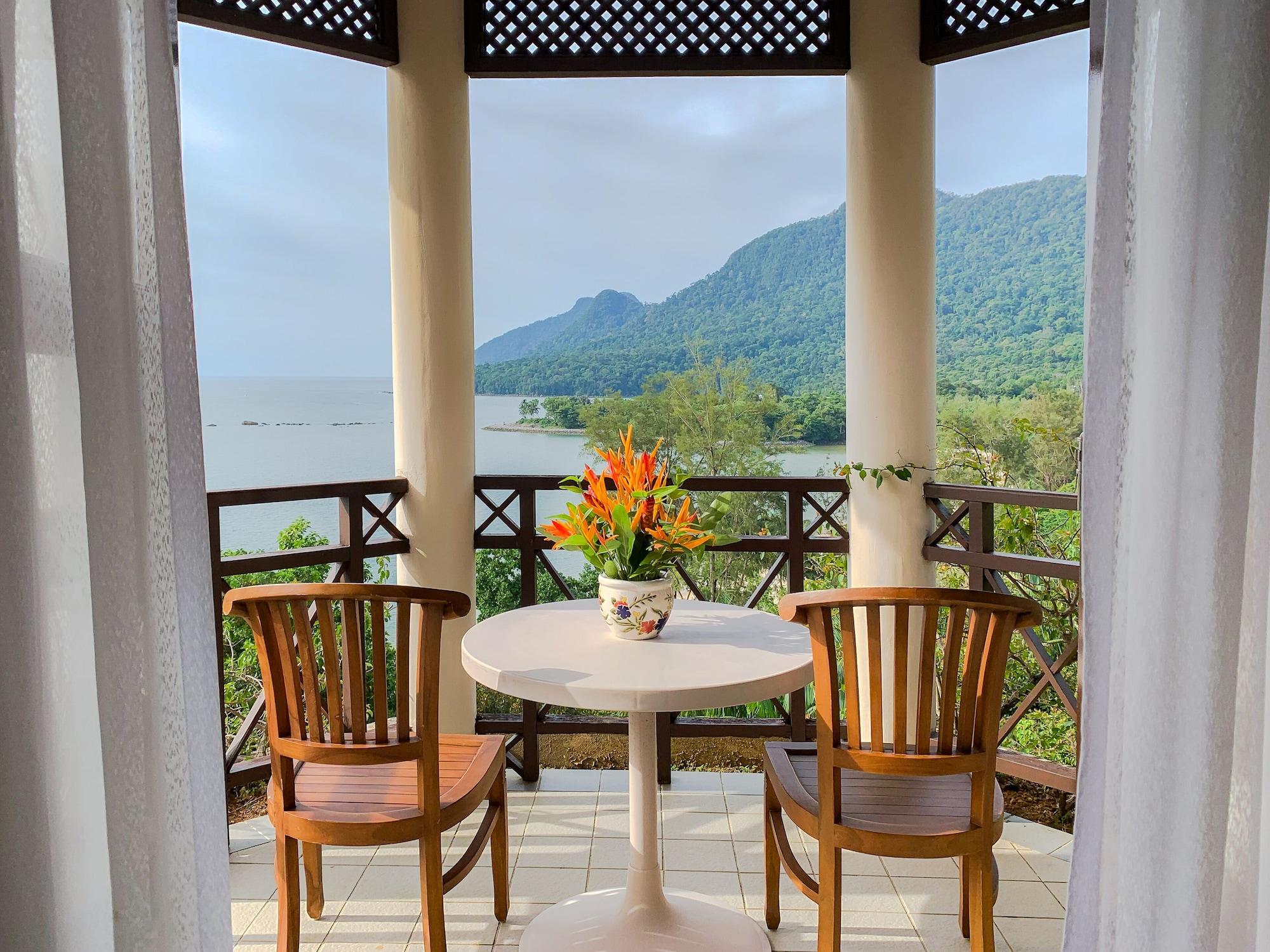 Damai Beach Resort Kuching Exterior photo