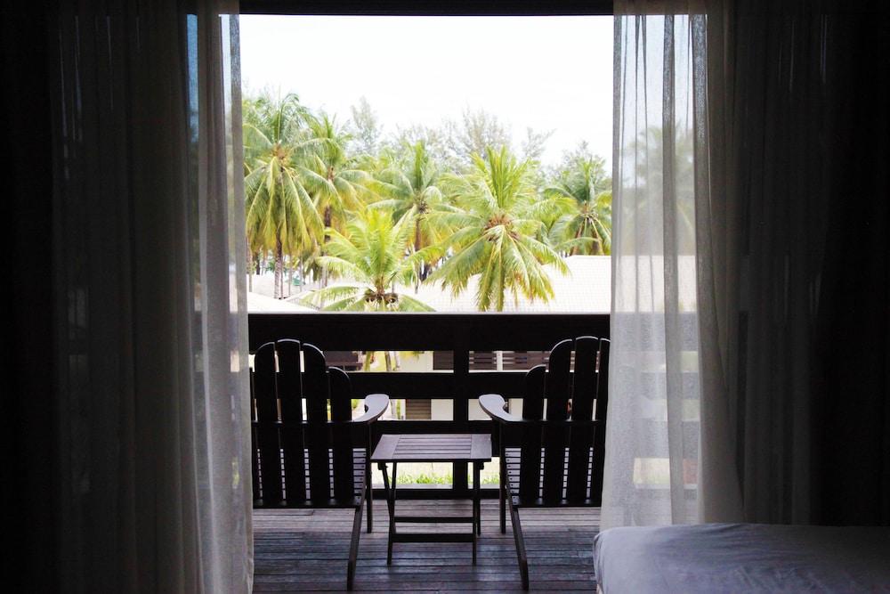 Damai Beach Resort Kuching Exterior photo